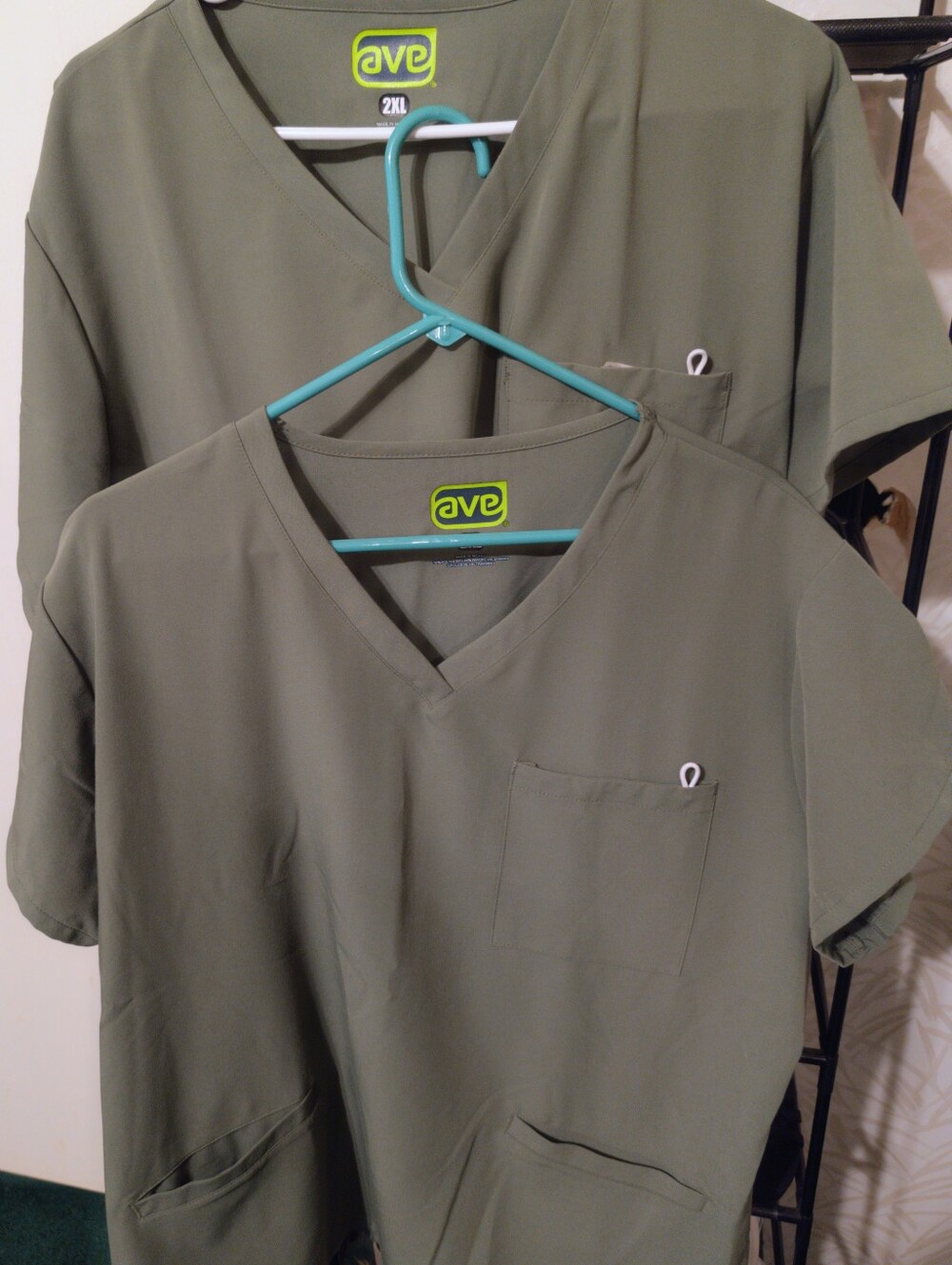 Ave By Medline Bundle Of 2 Olive Green V-Neck Scrub Tops Size 2XL